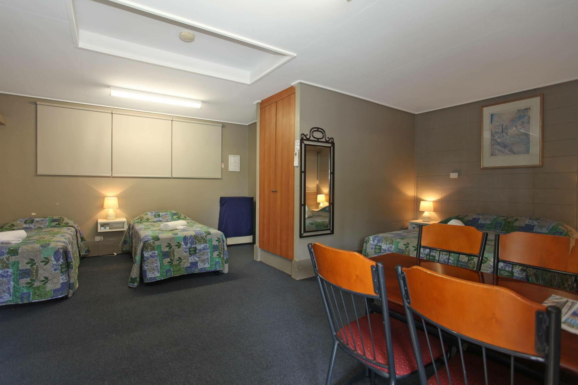Tandara Hotel Motel Sarina Exterior foto