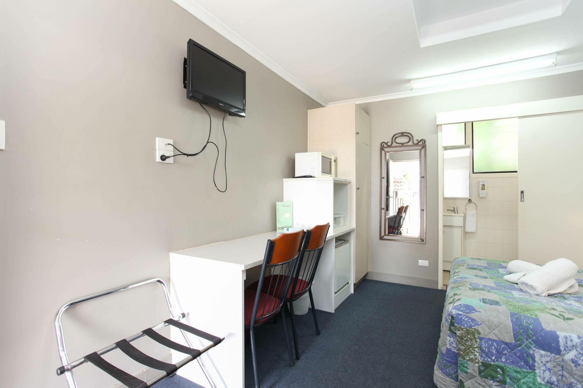 Tandara Hotel Motel Sarina Exterior foto