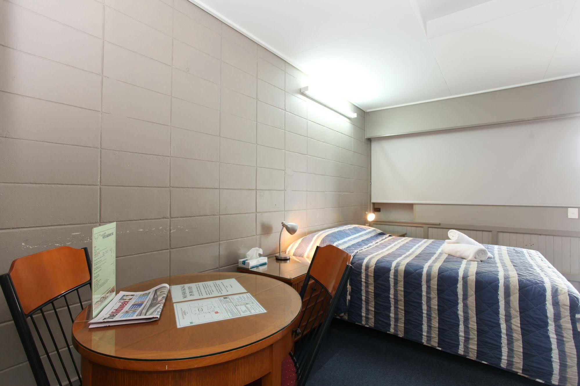 Tandara Hotel Motel Sarina Exterior foto